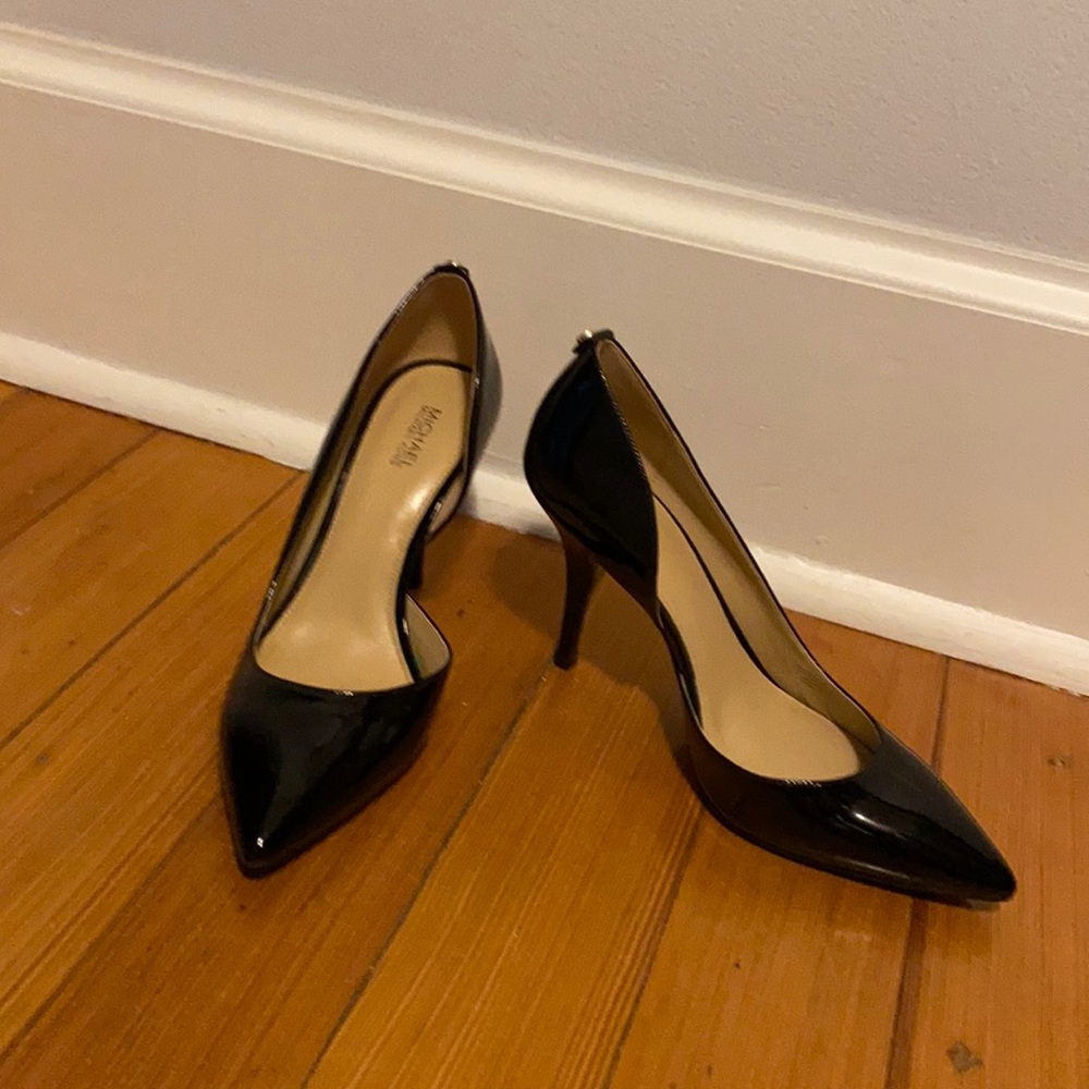 Michael Kors black patent leather 4” pumps